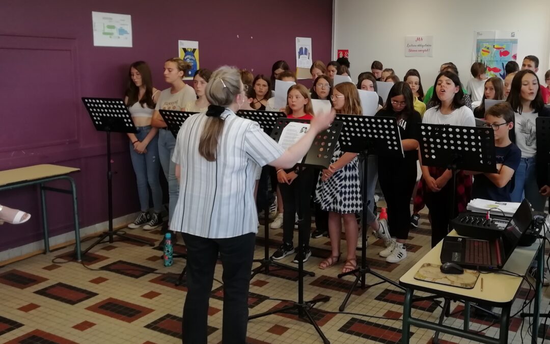 Un extrait des spectacles donnés par les élèves de la chorale en juin 2022